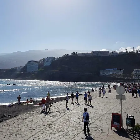 Céntrico, Amplio Y Con Balcón Cerca Del Mar