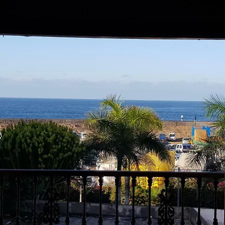 Céntrico, Amplio Y Con Balcón Cerca Del Mar